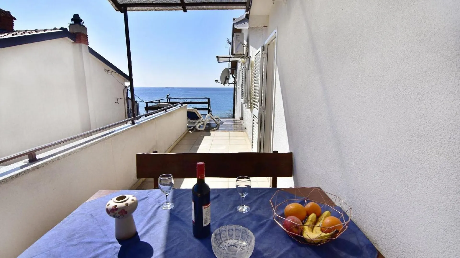 Apartment Mit Zwei Schlafzimmern Und Meerblick In Zambratija  Zambratija (Istria)