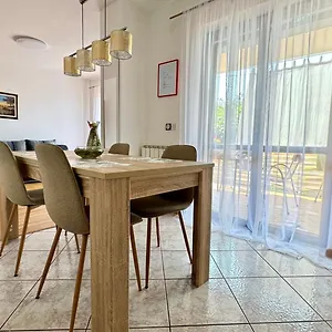 Apartment Mia, 50 Sqm, Parking Included, Zambratija (Istria)